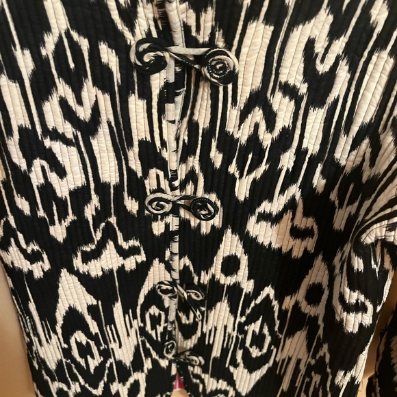 LAST CHANCE | Gretchen Scott Kantha black & white printed quilted jacket - Picture 4 of 5